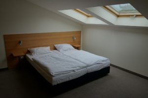 Großes Schlafzimmer 1 mit Doppelbett (180 * 200 cm)